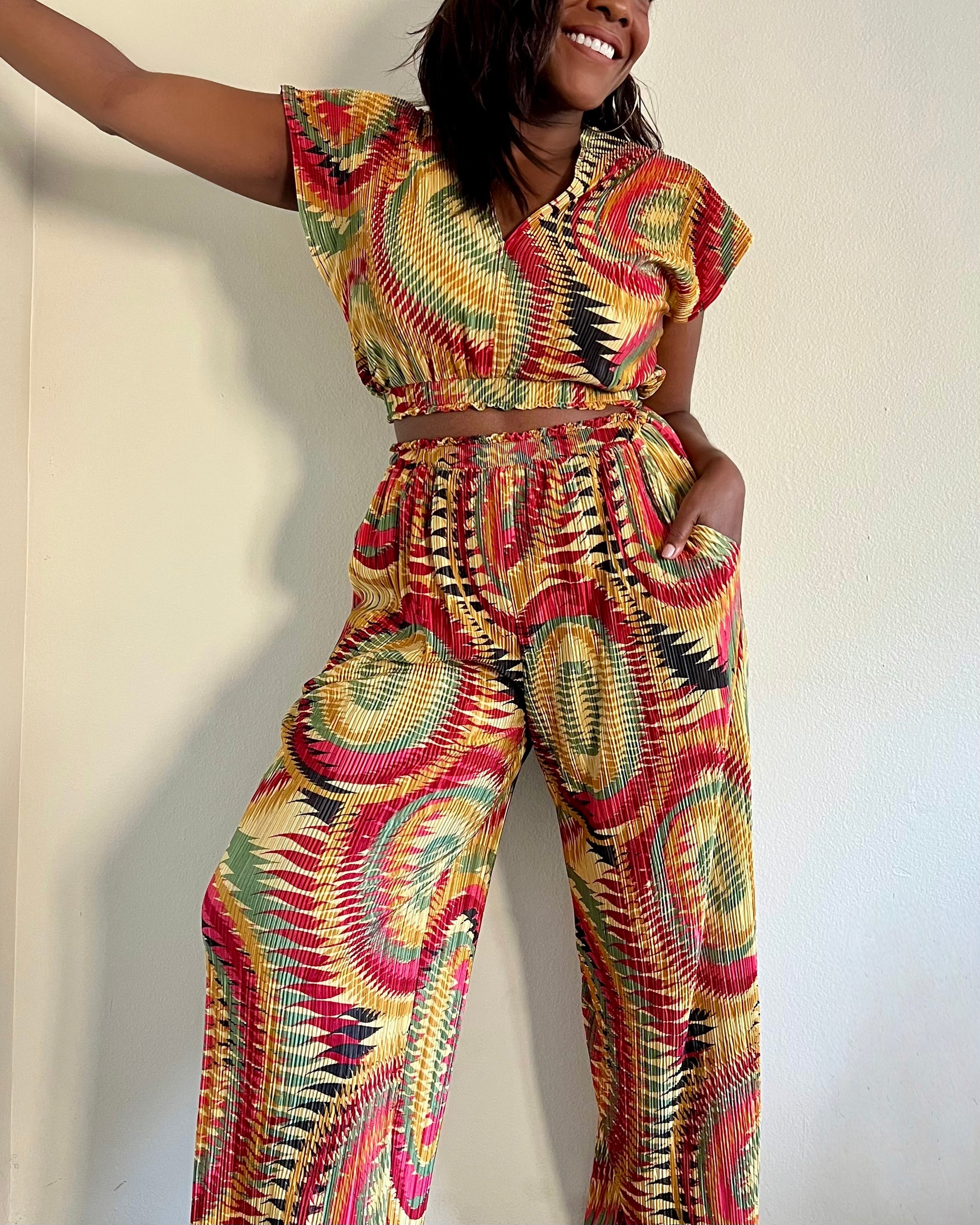 V-Neck Crop Top – Georgia's Gems